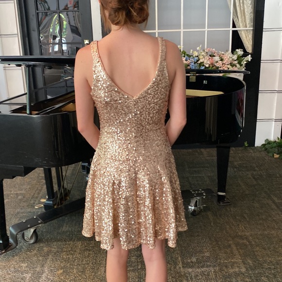 Very sweet cocktail dress bought for a show never used. - Picture 2 of 4